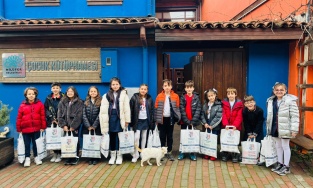 Gökkuşağı Koleji’nden kitap bağışı