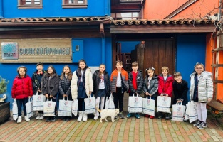 Gökkuşağı Koleji’nden kitap bağışı