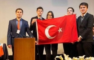 Emine Örnek’in genç diplomatı