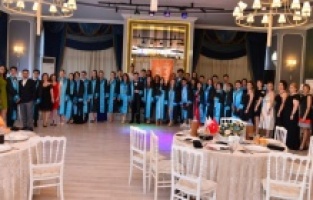 Bursa Yönder Okullarında görkemli mezuniyet balosu