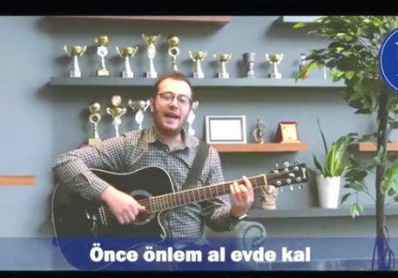 Uludağ Koleji’nden müzikli ‘Evde Kal’ çağrısı